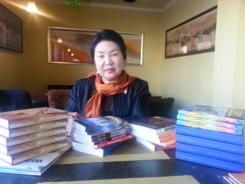 Увс аймгийн 90 жилийн ойд зориулсан “Book Challenge” аянд олны танил эрхэмүүд нэгдсээр байна